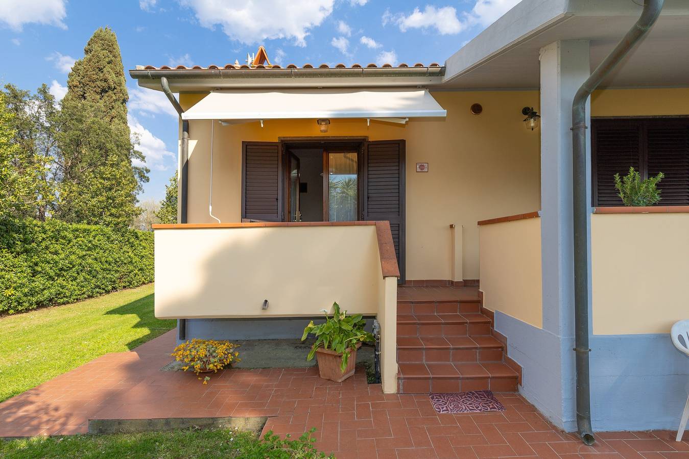 Geheel appartement, Appartement 'Via Gorizia 8 - Rosa' met gedeelde tuin, wifi en airconditioning in Cecina, Etruskische kust
