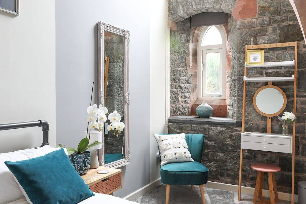 Dinlle, country holiday cottage in Criccieth in Criccieth, Gwynedd
