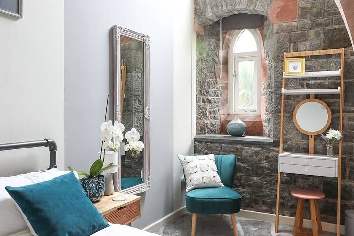 Dinlle, country holiday cottage in Criccieth in Criccieth, Gwynedd