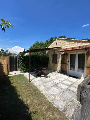 Gîte pour 4 personnes, avec terrasse et piscine à Saint-Paul-Trois-Châteaux