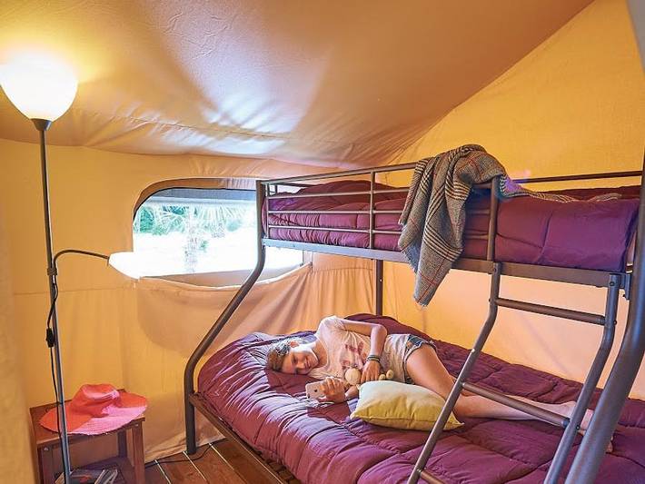 Camping Mirabel de l'Ermitage - Safarizelt 5 personen - Lodge Leinwand Kenia Vintage - 34.5 m² - 2 Zimmer in Donville-les-Bains, Côte de la Déroute