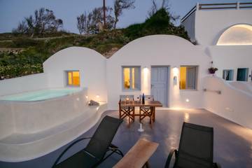 Apartment for 3 People in Finikia, Santorini, Photo 1