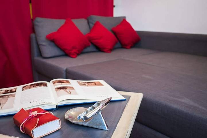Appartement entier, Charmant loft-coeur vieille ville piétonne -terrasse vue mer- 100m mer&remparts in Antibes, Côte méditerranéenne (France)
