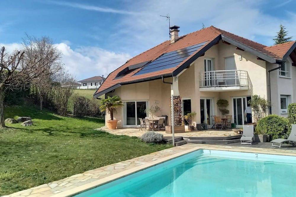 Villa with swimming pool, south-facing enclosed garden and beautiful mountain view in Annecy-le-Vieux, Annecy (commune)