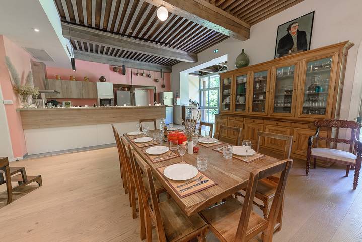 Villa for 21 people, with garden and lake view in Savoy