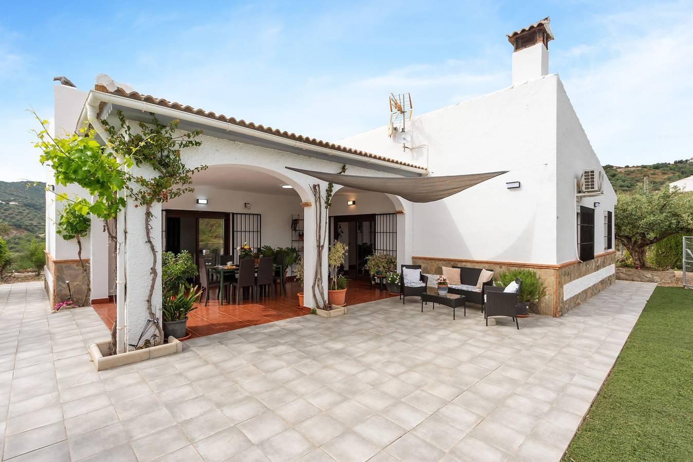 Casa Vacacional 'Encanto Rural' con Vistas a la Montaña, Wi-Fi y Aire Acondicionado in Riogordo, Provincia de Málaga
