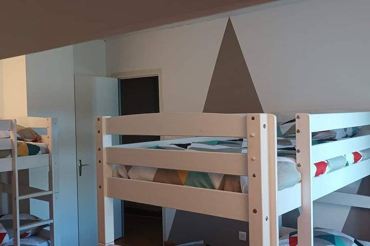 Location de vacances pour 12 personnes, avec jardin ainsi que terrasse et jacuzzi à Genouillé - 4