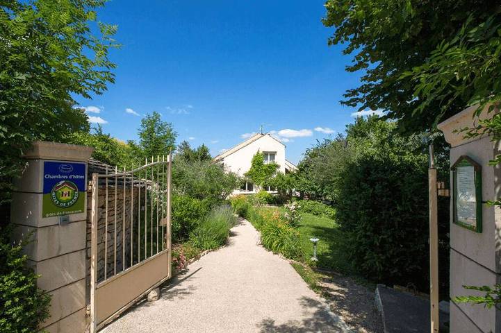 Maison d’hôte pour 14 personnes, avec piscine ainsi que jardin et jacuzzi à Beaune