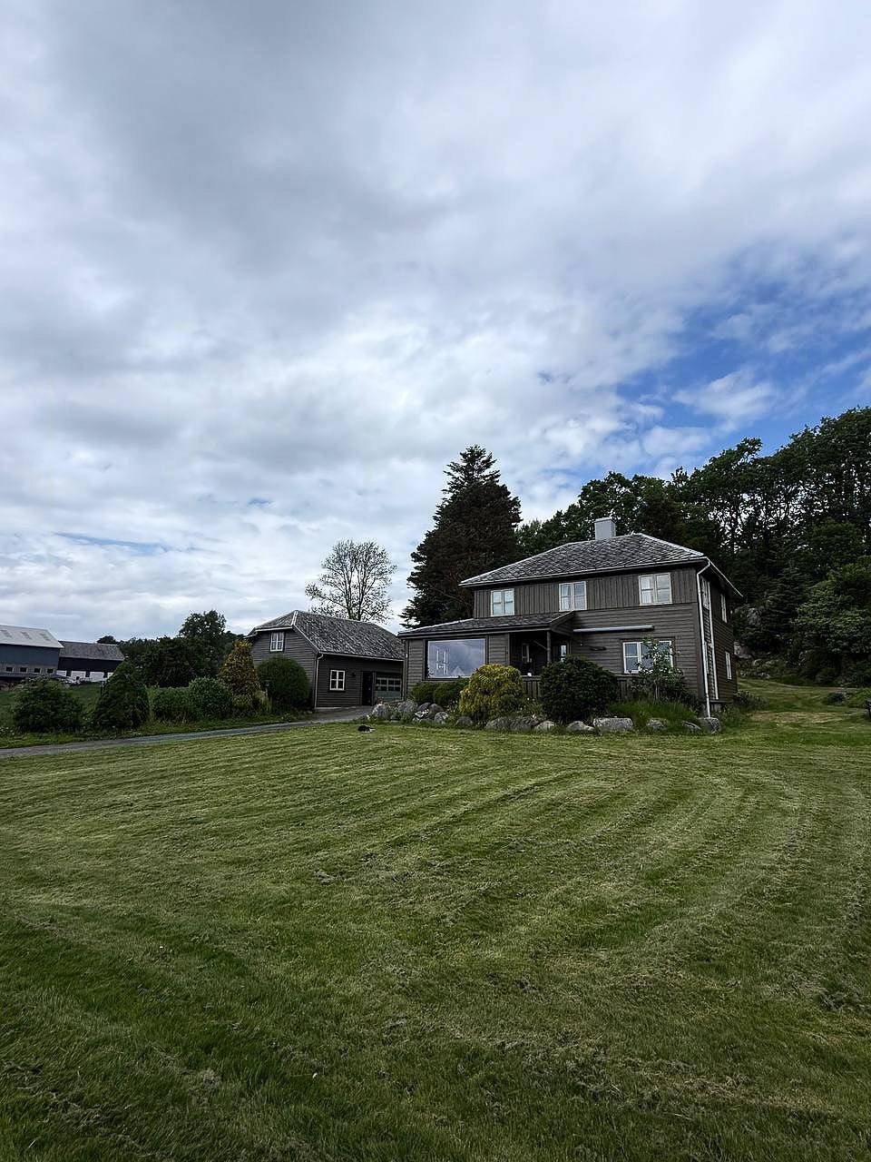 Einfamilienhaus mit märchenhaftem Garten in Talgje in Finnøy