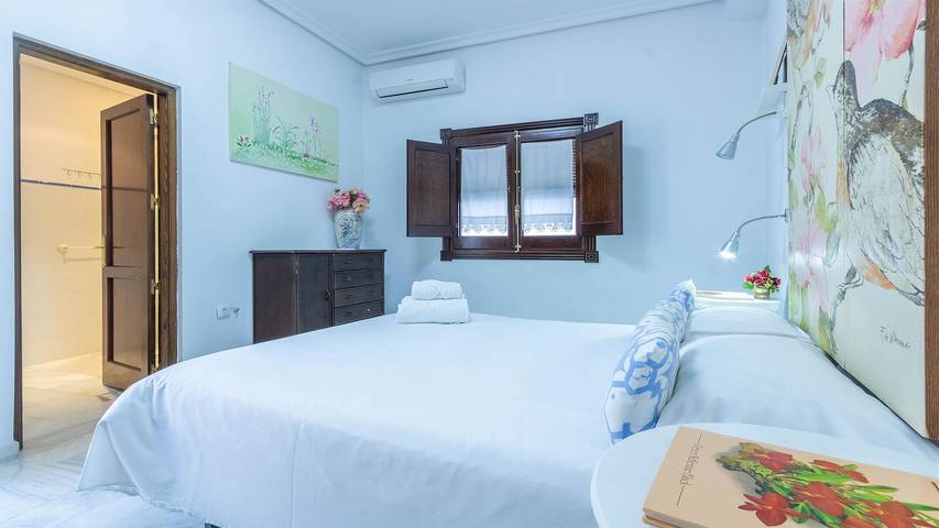Entire holiday apartment, Hostel May Flowers Cala ⭐⭐⭐ in Distrito Centro (Córdoba), Cordoba