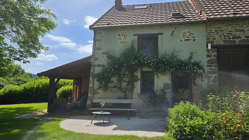 Location de vacances pour 7 personnes, avec jardin à Pionsat