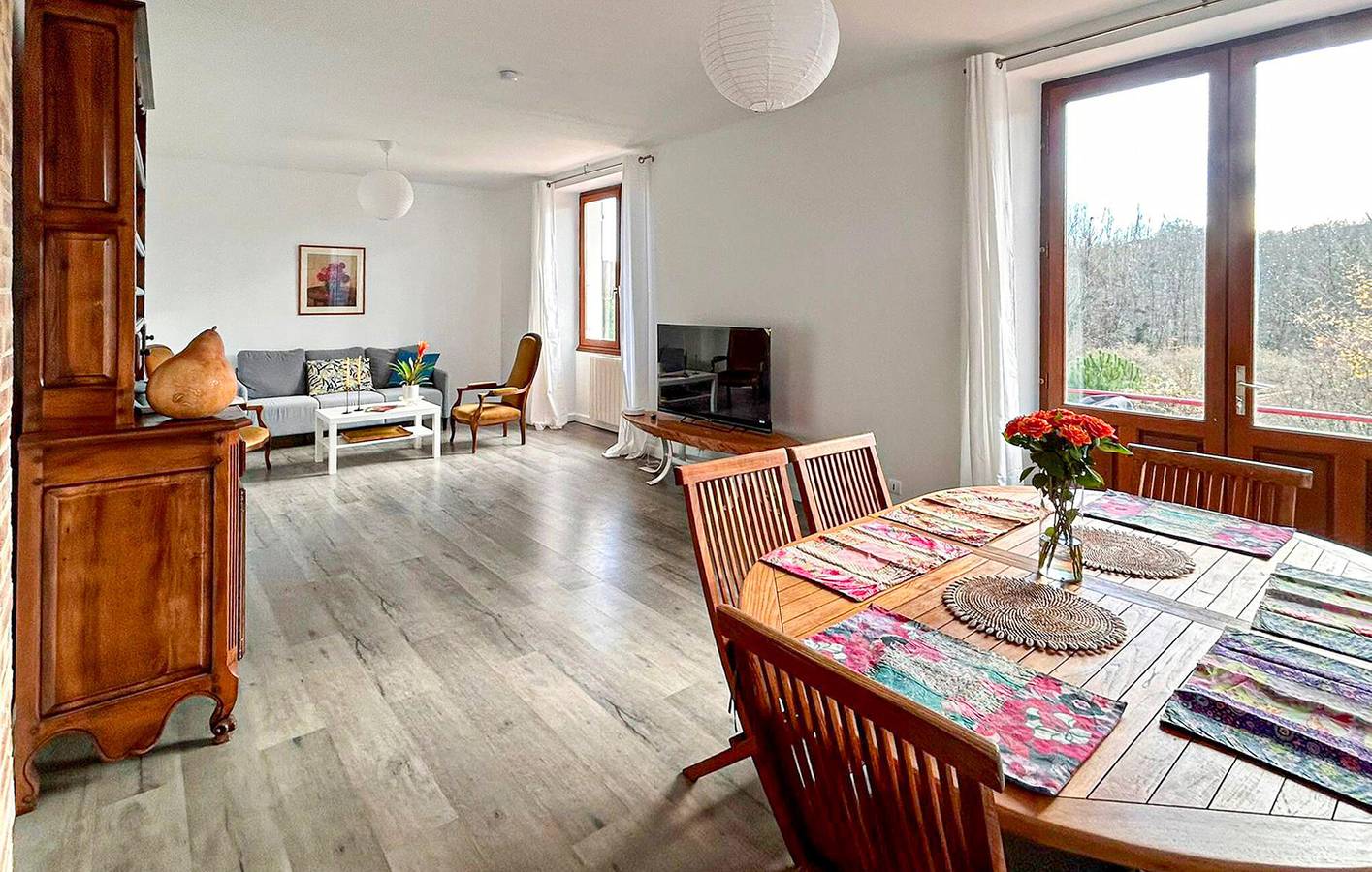 Appartement de charme à Nanteuil-en-Vallée - WiFi, Parking, Jardin - 600m du centre ville in Nanteuil-en-Vallée, Charente