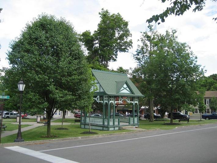 Vacation rental for 2 people, with yard and terrace in Keuka Lake