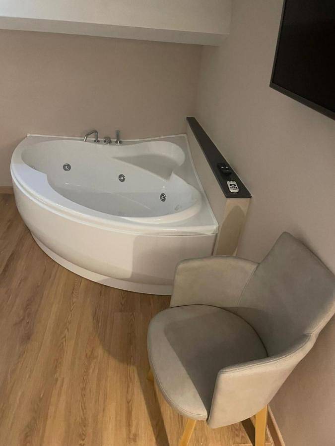 Ferienwohnung für 2 Personen, mit Balkon und Whirlpool - 1