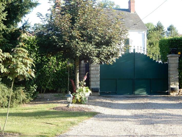 Location de vacances pour 6 personnes, avec piscine et jardin, animaux acceptés à Cercy-la-Tour - 4
