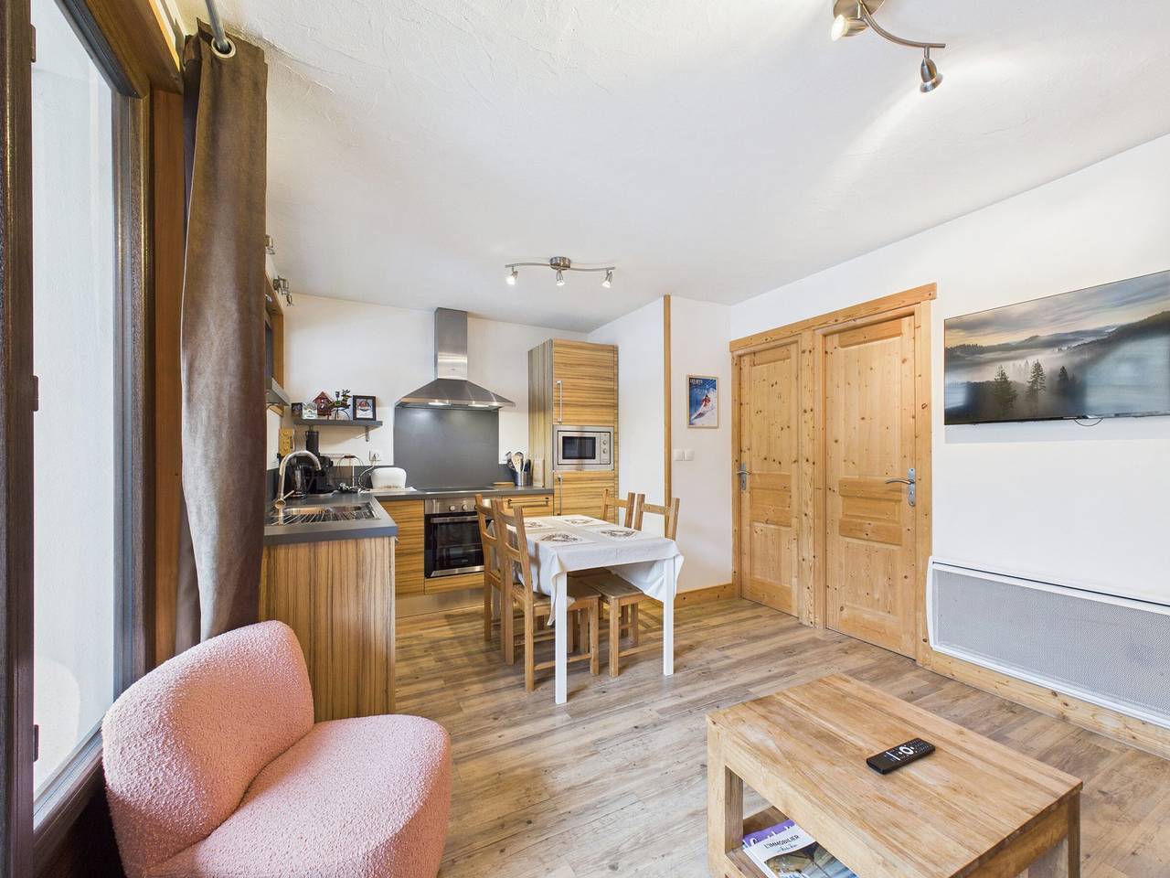 Appartement entier, Appartement au centre des Gets avec balcon, proche pistes, commerces et activités, 4/5 couchages in Les Gets, Les Portes du Soleil