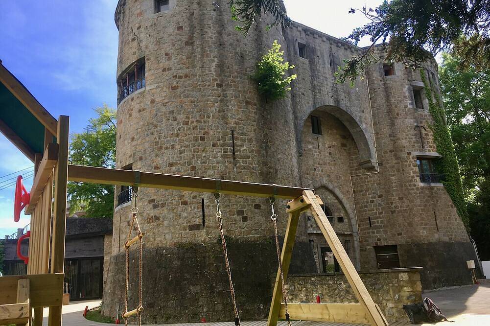 The Three Lions - Gatehouse of Barbençon in Beaumont (Hennegau), Hennegau