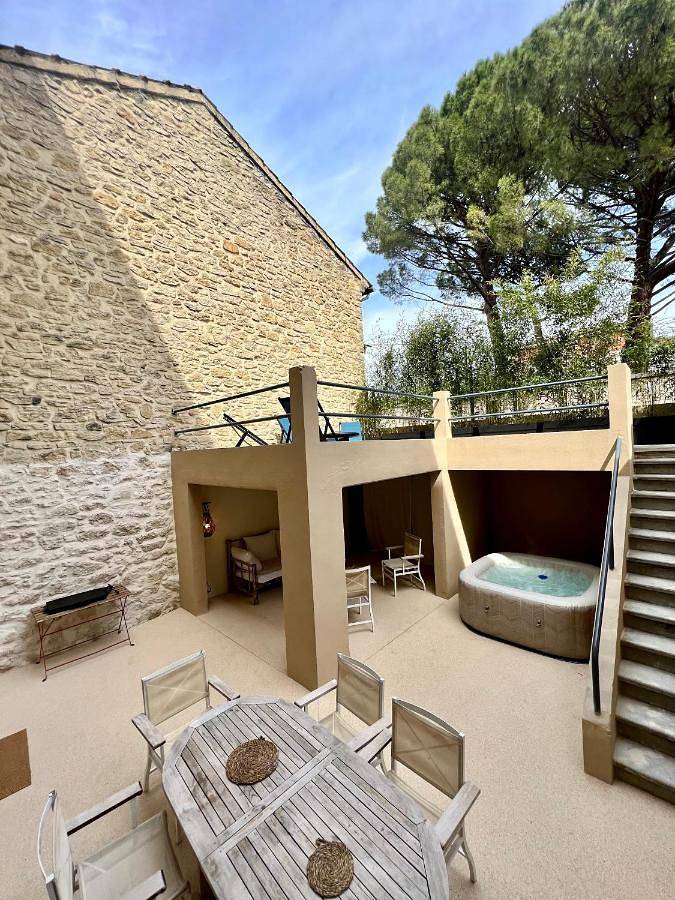 Location de vacances pour 10 personnes, avec vue et terrasse, animaux acceptés à Carpentras