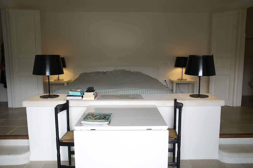 Entire apartment, Modern Terrace Stay Montbrun in Montbrun-les-Bains, Nyons region