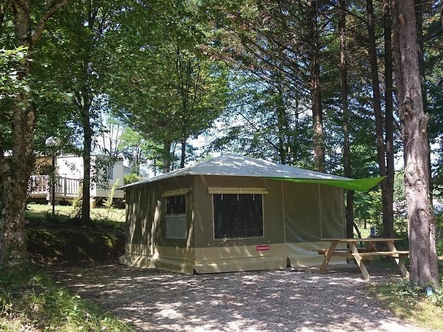 Camping La Fage - Tente en toile et en bois 4 personnes - Tente Lodge Caraïbes 4 in La Chapelle-Aubareil, Périgord Noir