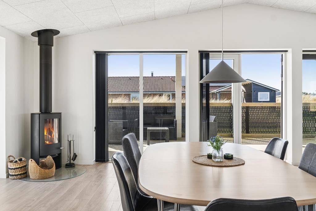 Gemütliches und modernes Ferienhaus zwischen Meer und Fjord in Nørre Lyngvig, Hvide Sande