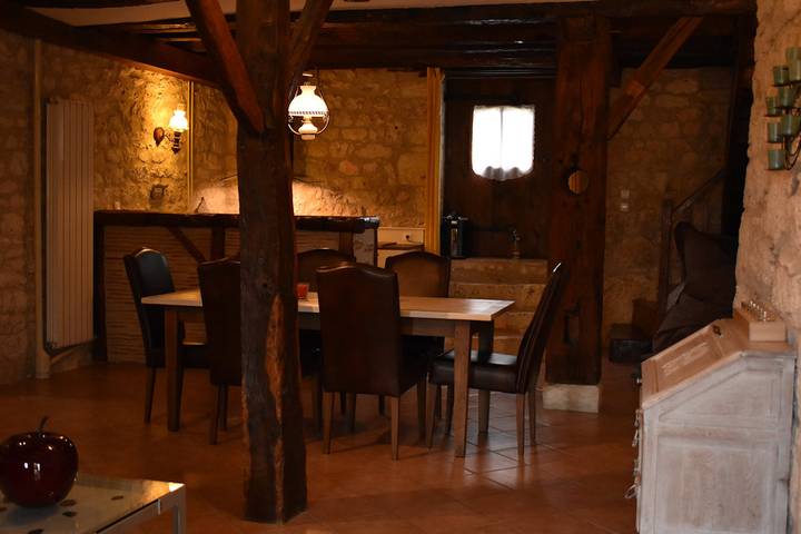 Gîte pour 6 personnes, avec terrasse ainsi que jardin et piscine, animaux acceptés à Montaigu-de-Quercy - 4