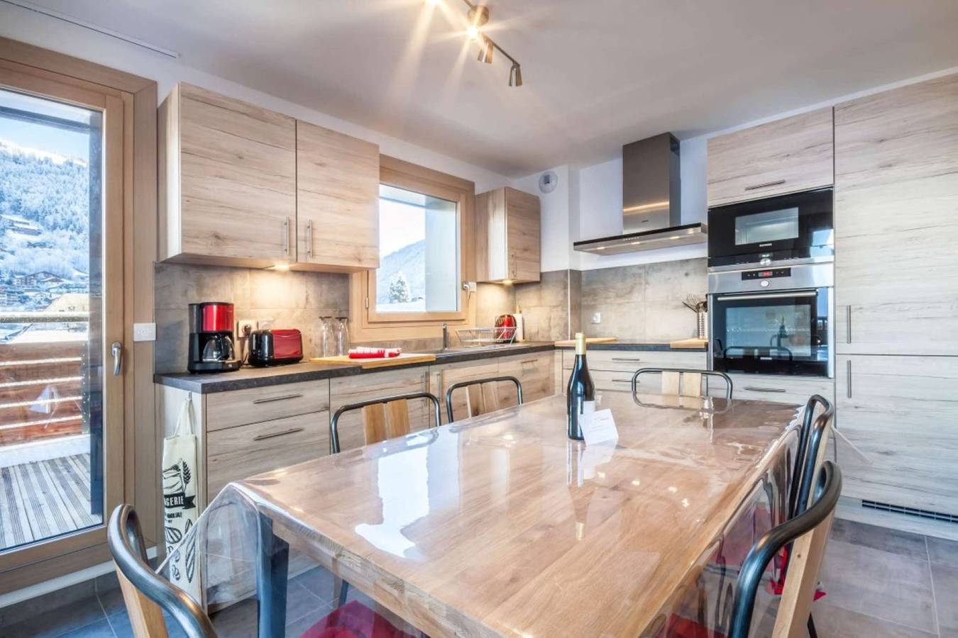 Entire holiday apartment, Joux Plane A202 Beautiful central apartment 8 ppl in Morzine, Les Portes du Soleil