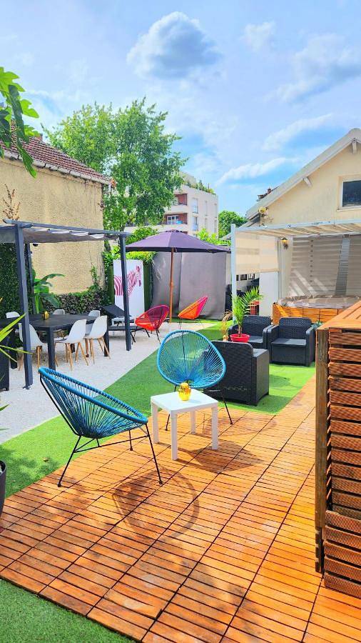 Location de vacances pour 12 personnes, avec piscine ainsi que jacuzzi et jardin à Gagny - 3