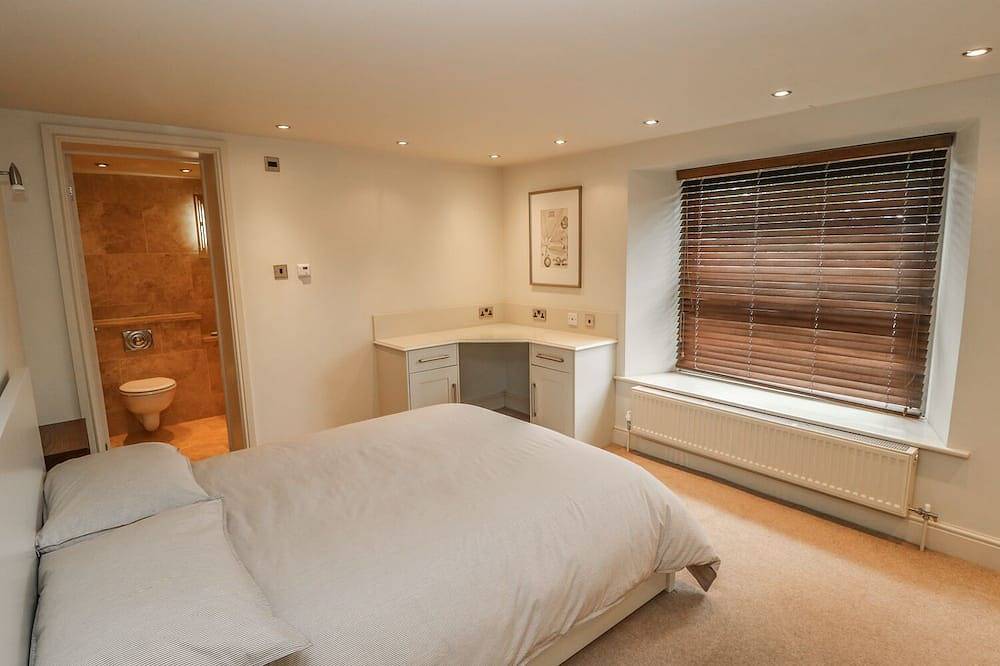 Belle Vue, pet friendly, character holiday cottage in Ilkley in Ilkley, West Yorkshire