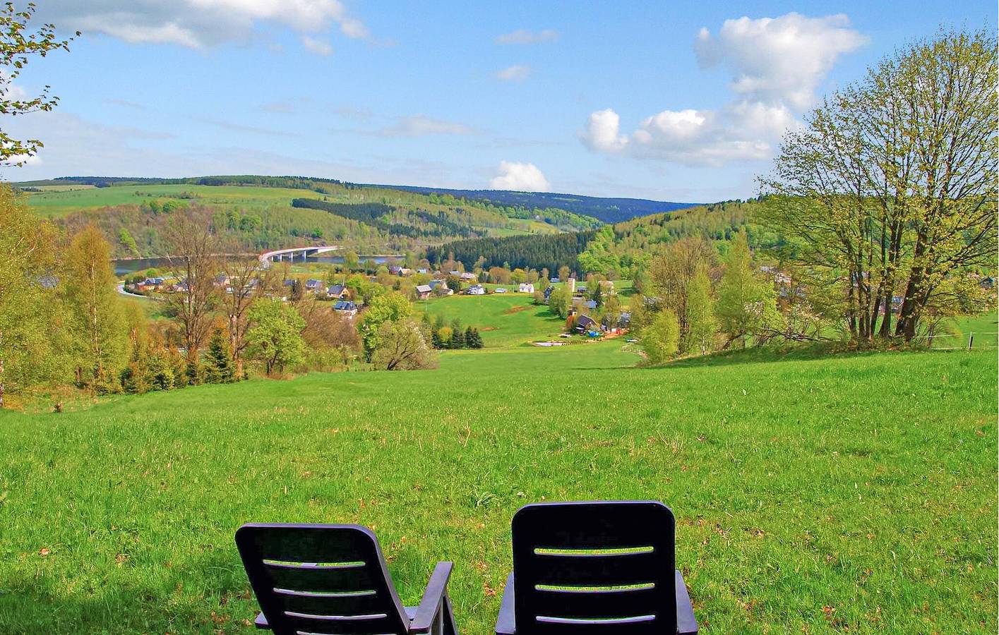 Ganze Ferienwohnung, Modernes Apartment mit Garten, Parkplatz und WiFi - 2km nach Český Jiřetín in Neuhausen/Erzgebirge, Chemnitz und Umgebung