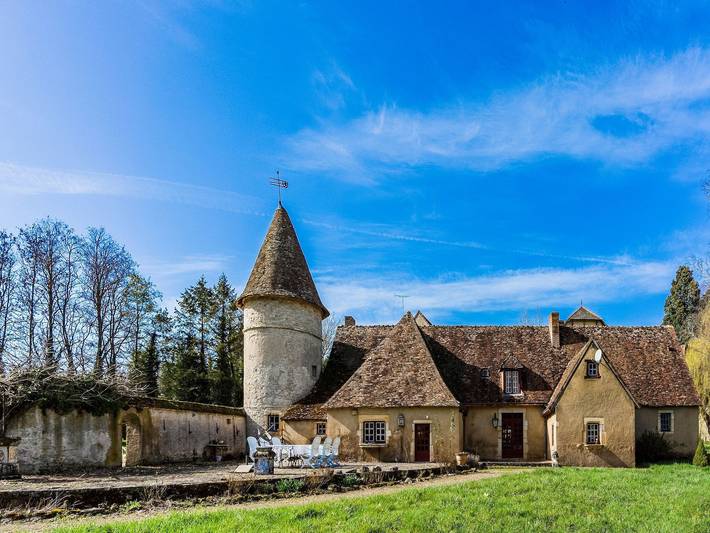 Villa pour 8 personnes, avec piscine ainsi que jardin et terrasse, adapté aux familles en Auvergne
