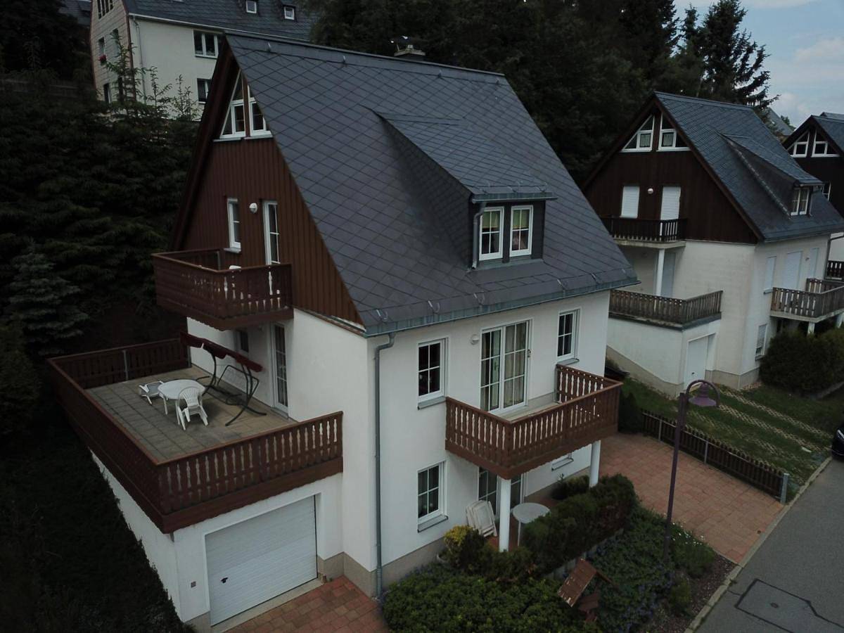 Haus am Berg - großes Haus mit Sauna für bis zu 10 Personen unweit vom Skihang in Oberwiesenthal, Erzgebirge