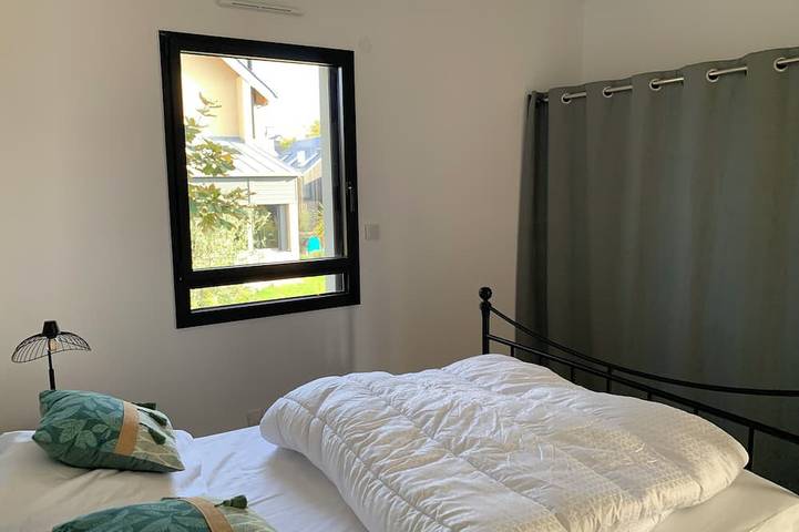 Location de vacances pour 11 personnes, avec terrasse ainsi que jardin et jacuzzi dans Plage Longchamp - 2