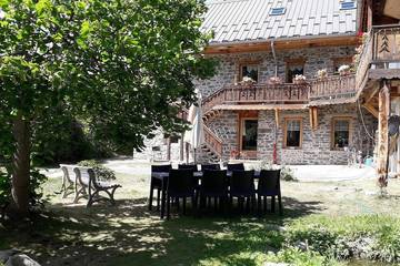 Gîte pour 8 personnes, avec jardin, animaux acceptés à Albiez-le-Jeune