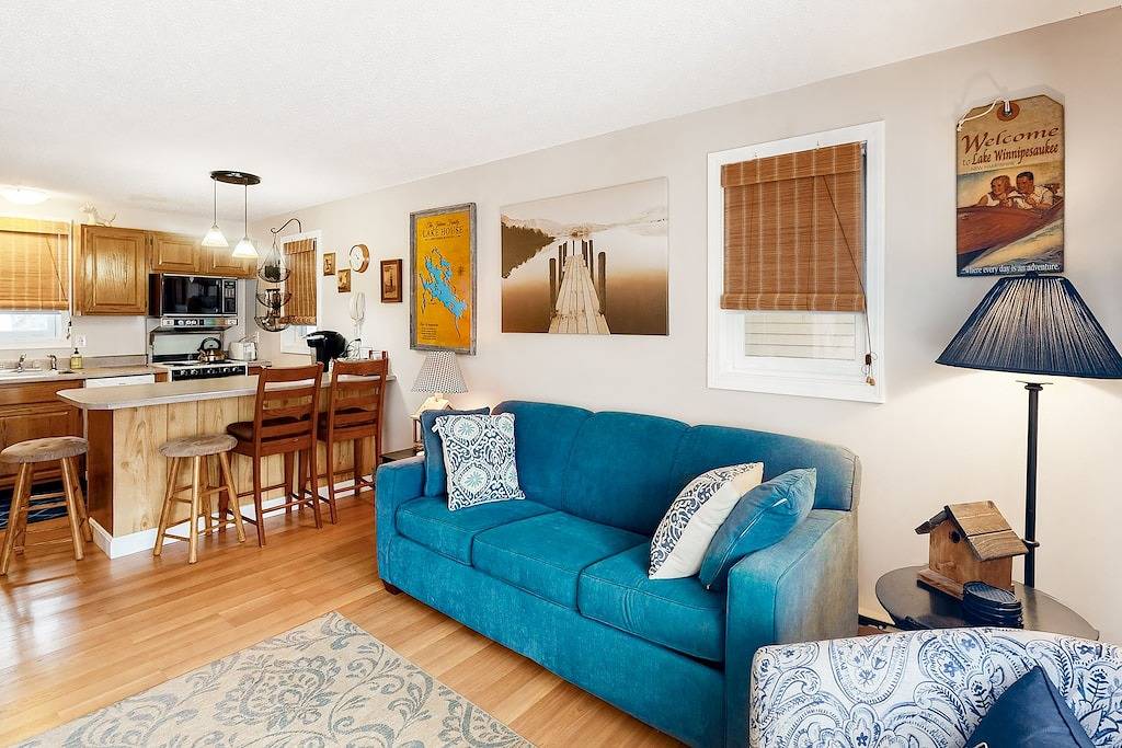 Ganze Wohnung, Conveniently located condo w/ a balcony, access to sports courts & private beach in Gilford, Lake Winnipesaukee