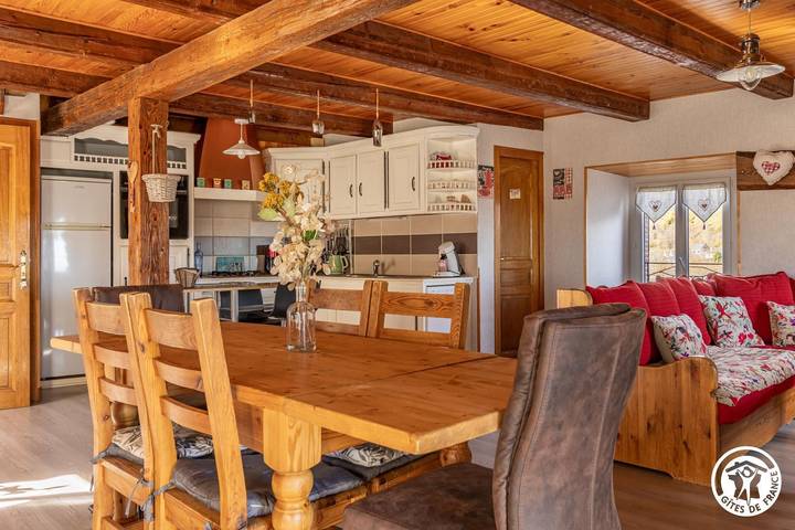 Gîte pour 6 personnes, avec jardin à Besse-et-Saint-Anastaise - 2