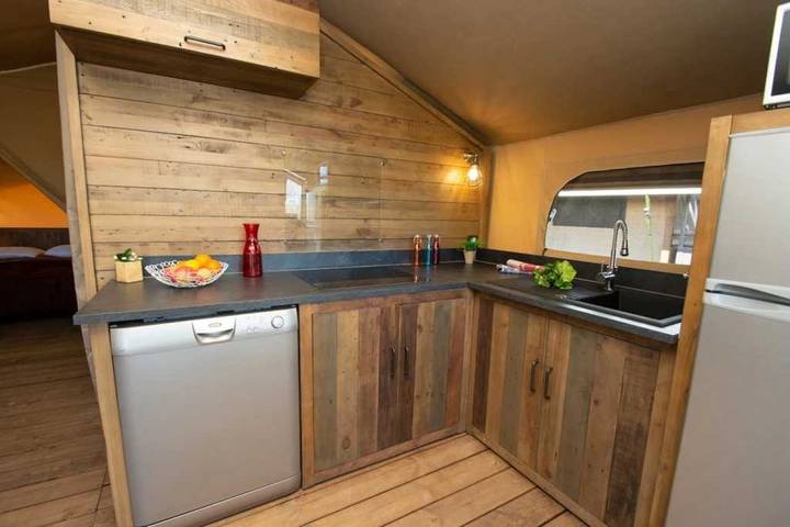 Camping voor 7 personen, met kinderzwembad in Roquebrune-sur-Argens