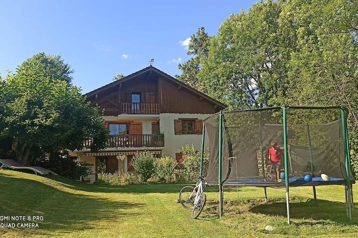 Gîte pour 6 personnes, avec terrasse et jardin