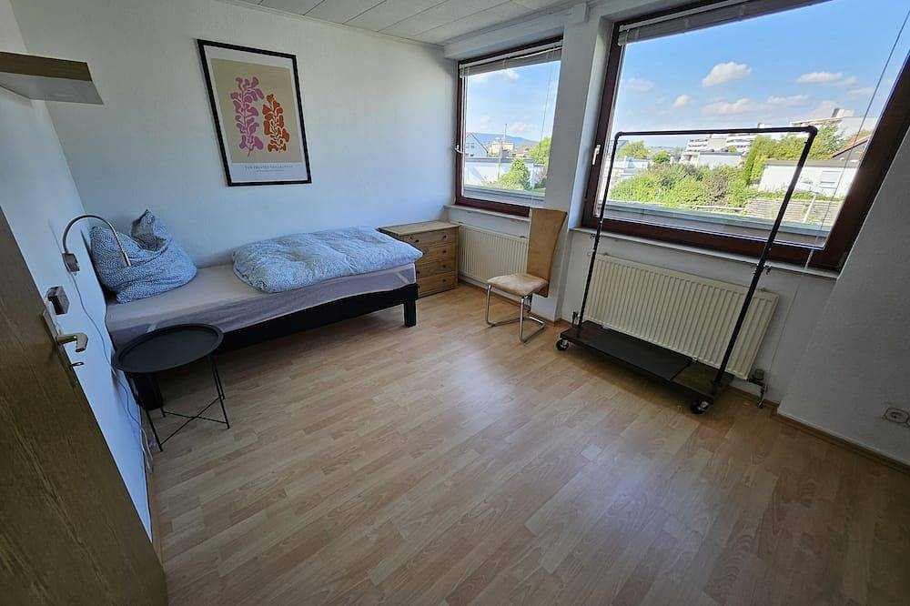 Ganze Wohnung, Gemütliche Penthouse Wohnung mit Dachterrasse in Bergshausen, Fuldabrück