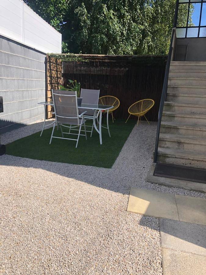 Location de vacances pour 3 personnes, avec terrasse et vue ainsi que piscine et jardin, animaux acceptés à Monistrol-sur-Loire - 2