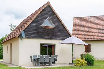 Village vacances pour 8 personnes, avec jardin et piscine dans le Lot