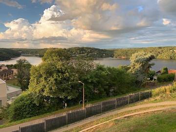 Cottage pour 14 personnes, avec jardin ainsi que vue et vue sur le lac dans Lac de Chambon