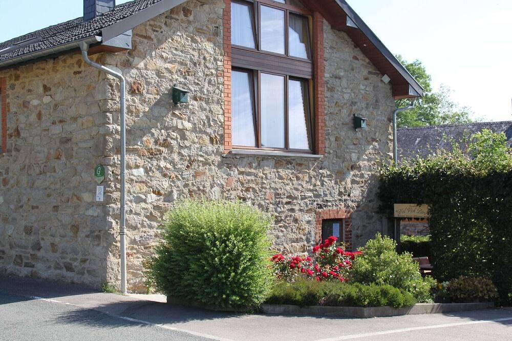 Geräumiges Zimmer mit Terrasse in Ondenval, Weismes