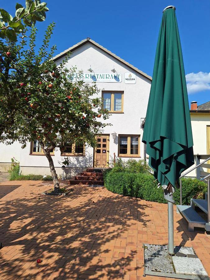 Ferienwohnung für 2 Personen, mit Terrasse und Garten sowie Ausblick in Stavenhagen