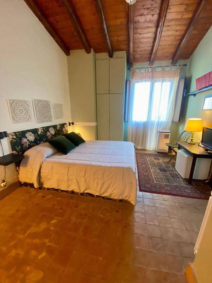 Chambre d’hôte pour 3 personnes, avec vue ainsi que jardin et piscine, animaux acceptés à Taormina - 2