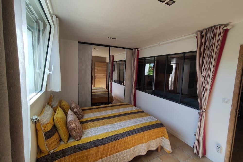 Entire apartment, Between sea and mountains 3-star gîte 54m², swimming pool, garden in Itxassou, Bayonne region