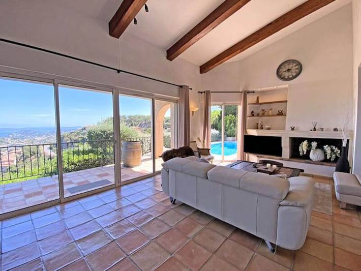 Gîte pour 8 personnes, avec terrasse ainsi que jardin et piscine, animaux acceptés dans Golf Bluegreen Sainte-Maxime - 3