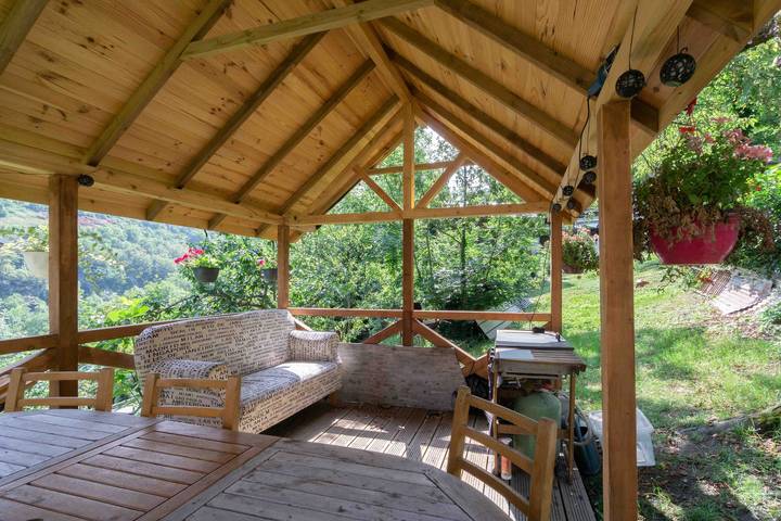 Ganzes Studio, Einzimmerapartment 'Charmant 2' mit Bergblick, Balkon und Wi-Fi in La Perrière, Vanoise-Massiv