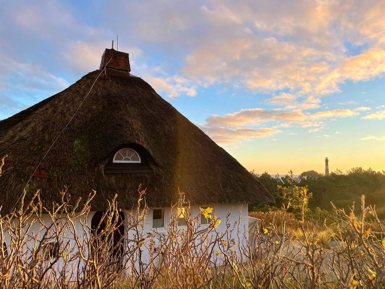 Haus Sonnenland - "Traumhaftes Ferienhaus unter Reet mit Meerblick" in Hörnum, Sylt