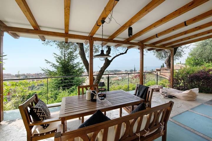 Villa mit pool für 7 Personen, mit Garten und Seeblick in Torri del Benaco